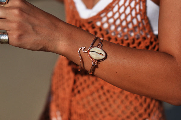 Angourie Rose Gold Wave Bracelet